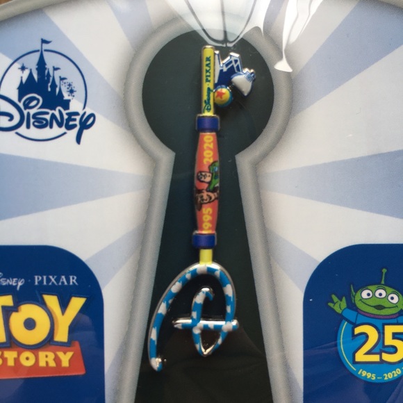 NWT Disney Keys Special Edition Bundle - Picture 4 of 7